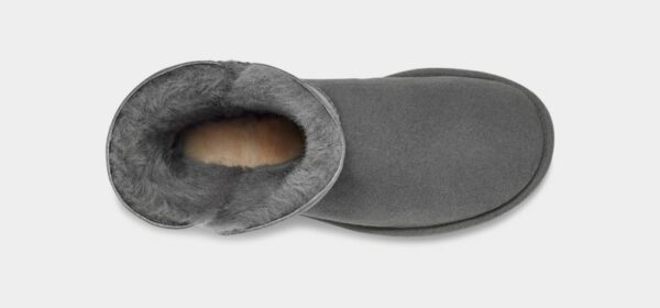 Bota UGG short Bailey Button II Grey - Imagen 4