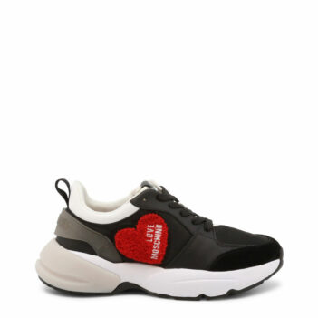 Zapatillas deportivas para mujer "Love Moschino" en color negro con parche de corazón.