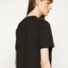 Camiseta Love Moschino para mujer color negro con estampado - Imagen 3