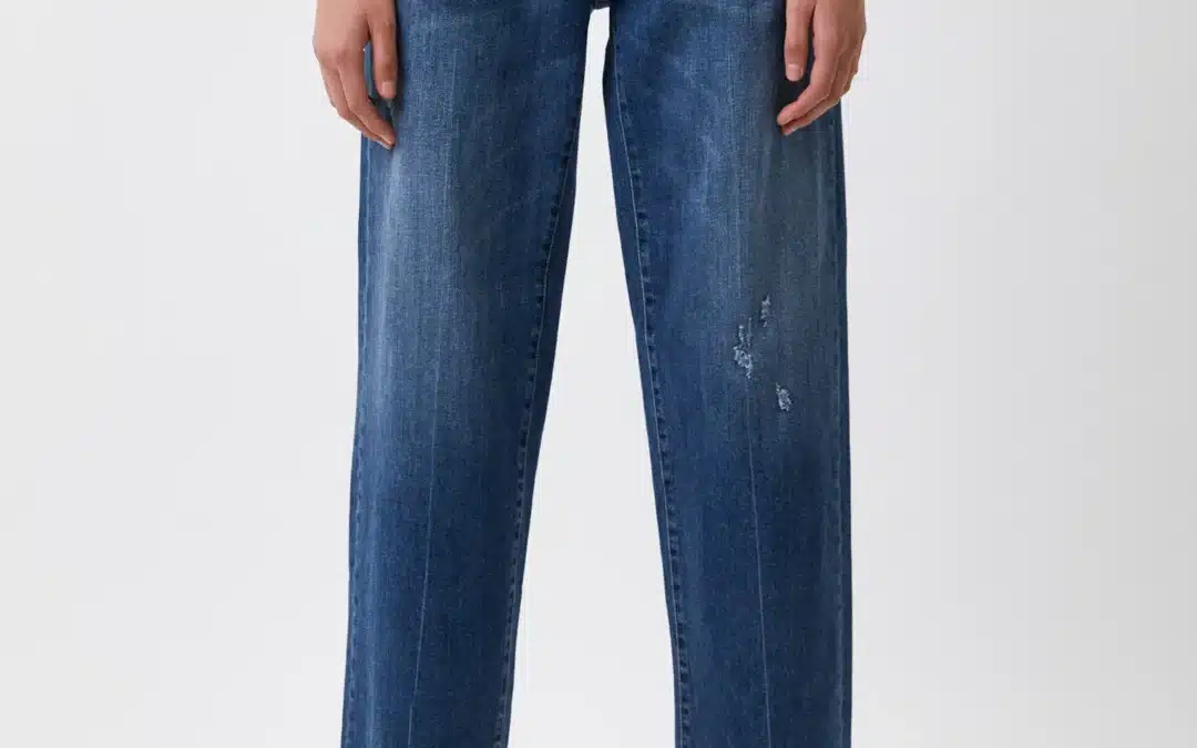 Pantalones Jeans para mujer Love Moschino efecto lavado con bordado trasero